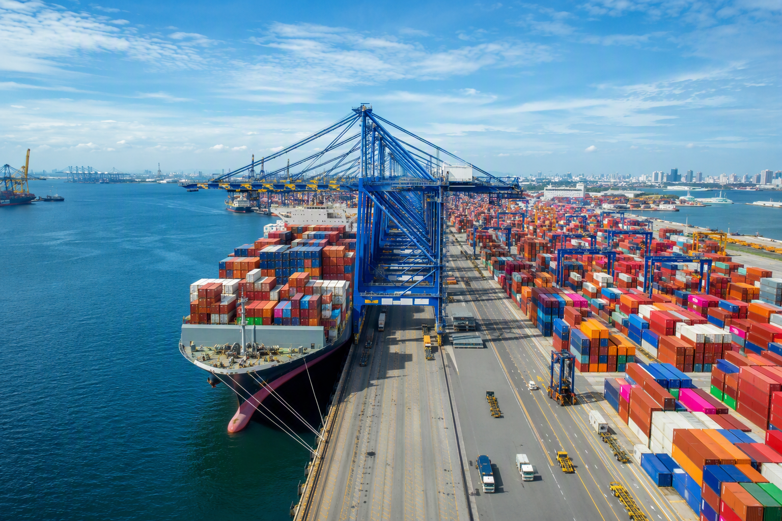 工厂出货出海怎么选物流？2025年B2B跨境物流整柜拼箱与报关模式全攻略